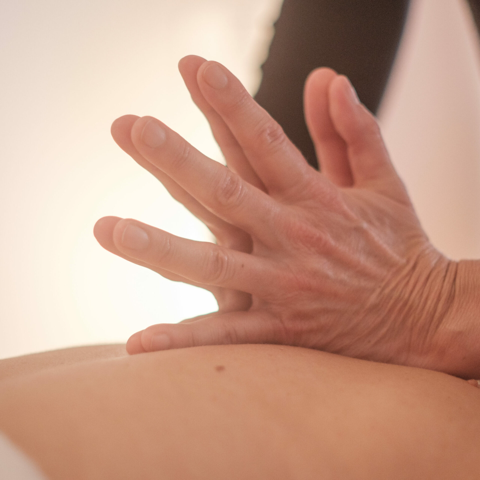 Massage TuiNa - Les Sables d'Olonne Energétique chinoise - l'Ile d'Olonne - Réflexologie plantaire - Amma assis